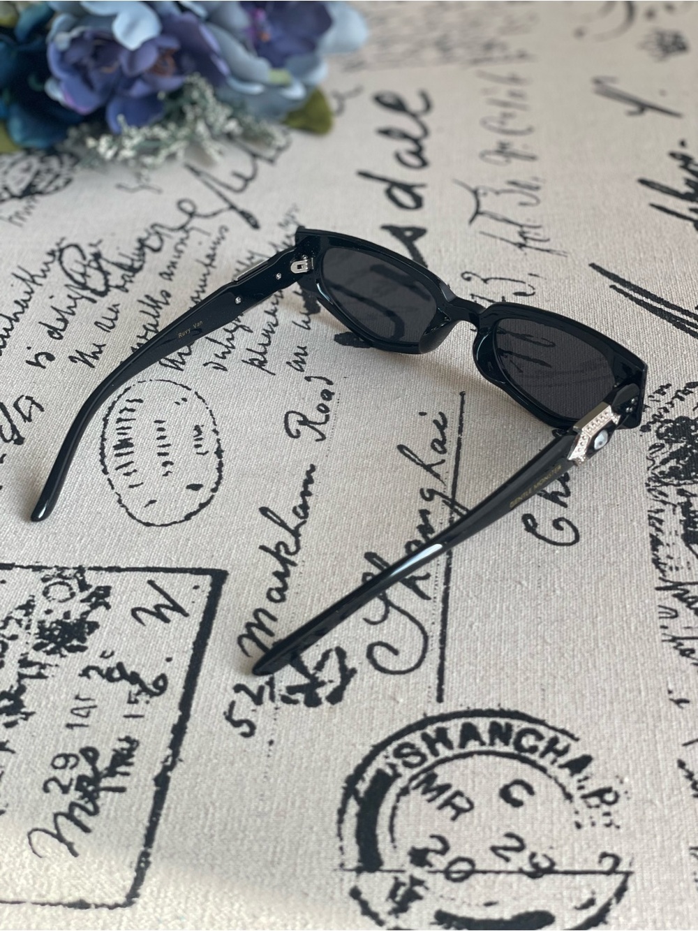 Gentle Monster Ruvy Van 01 Non-Rx Sunglasses in Black/Black - Picture 6 of 12